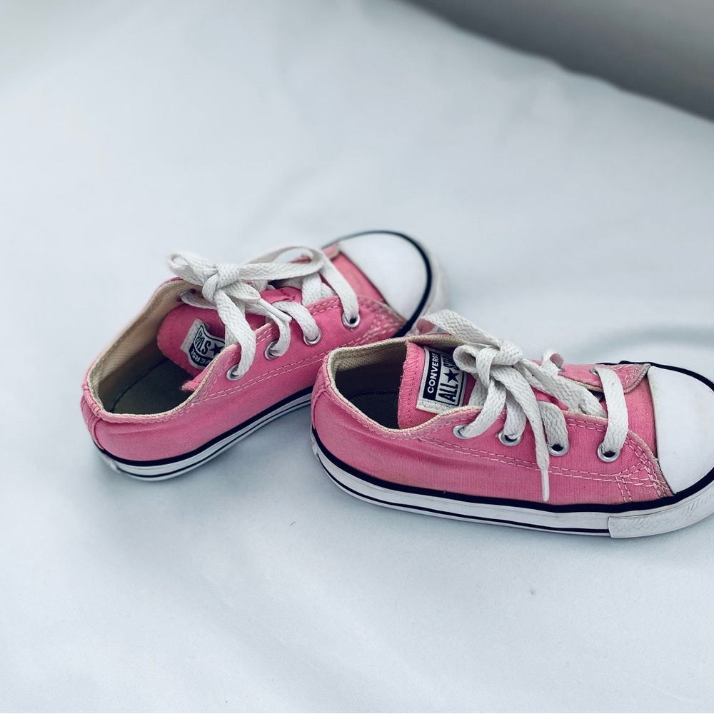 Kids size 8 Converse All Star Pink Canvas Sneakers. In good condition. - Picture 9 of 13